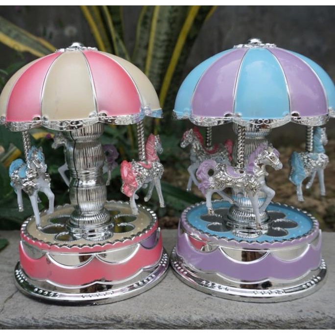 Light Carousel Music Box / Kotak Musik Komedi Putar Kuda Lampu Kado