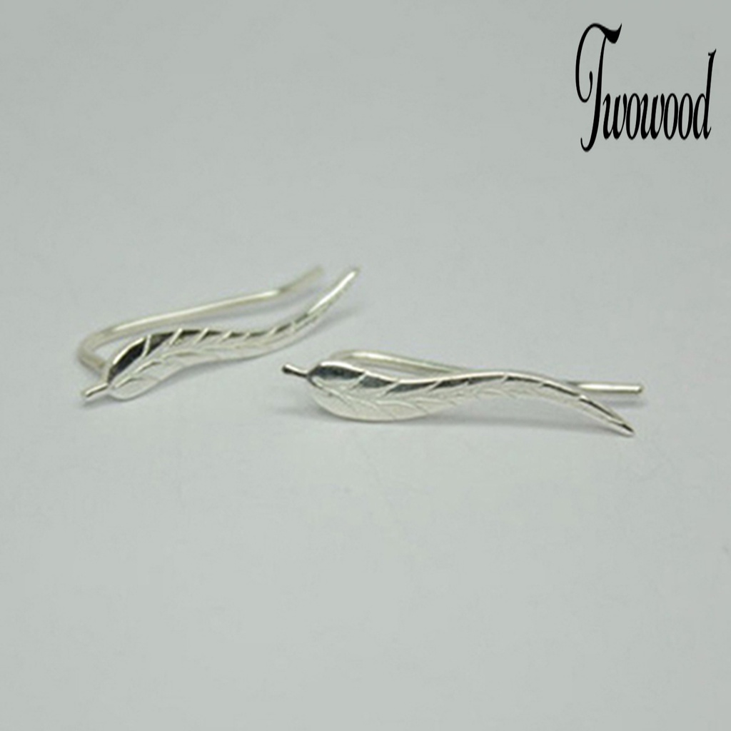 1 Pasang Anting Stud Bentuk Daun Bahan Alloy Untuk Wanita