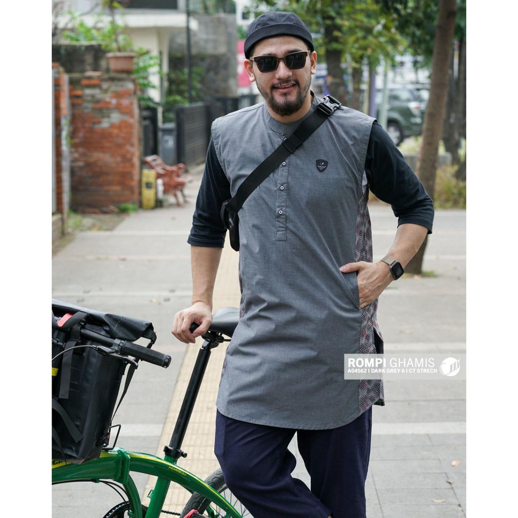 SAMASE ROMPI SHOLAT GHAMIS A045