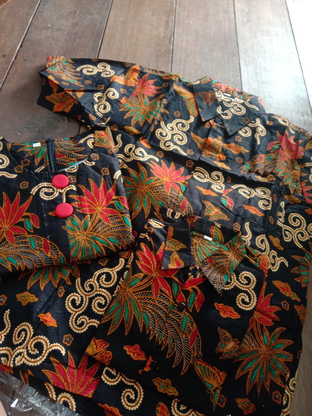 Batik Couple Dan Anak Mawar Daun