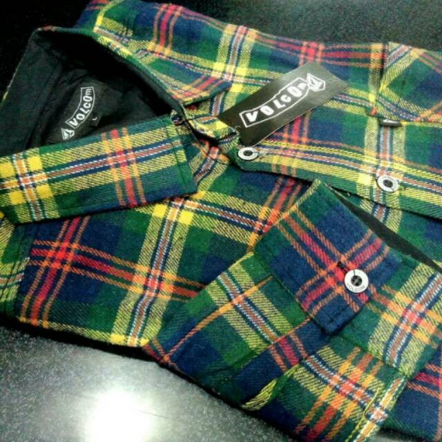 Kemeja flanel pria merk volcom