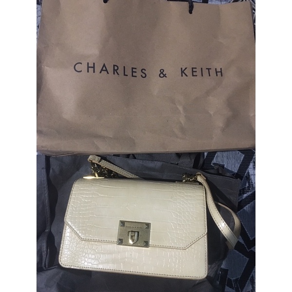 tas Charles and Keith Original store
