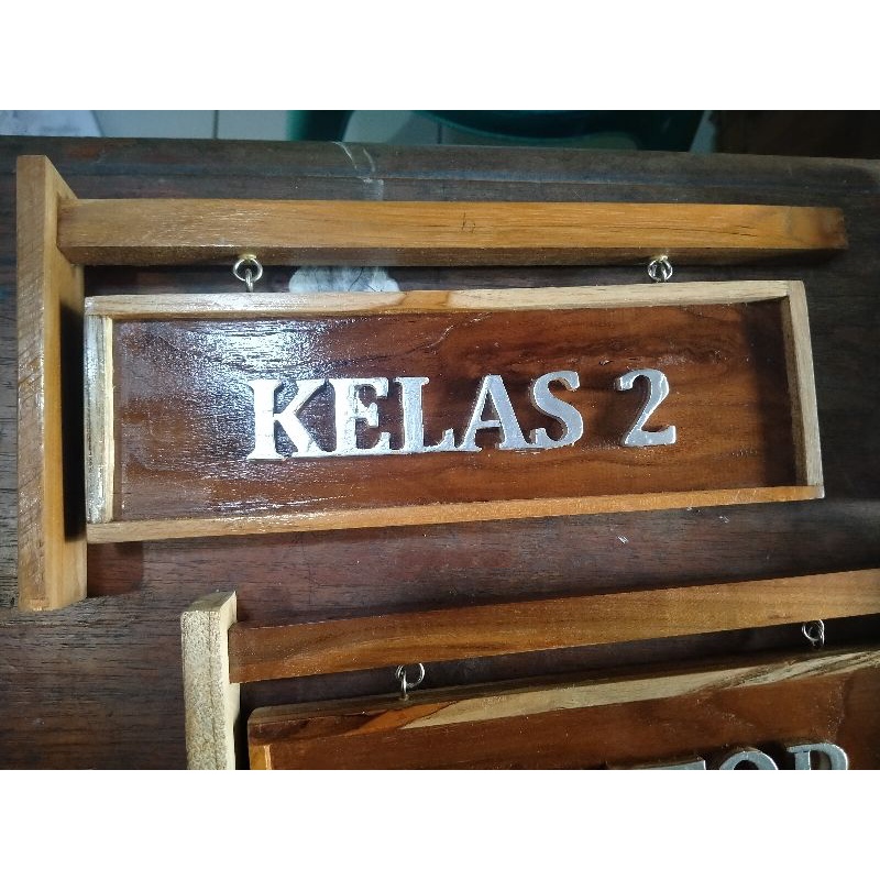 

papan nama kelas dan kantor (bisa pilih jenis huruf)