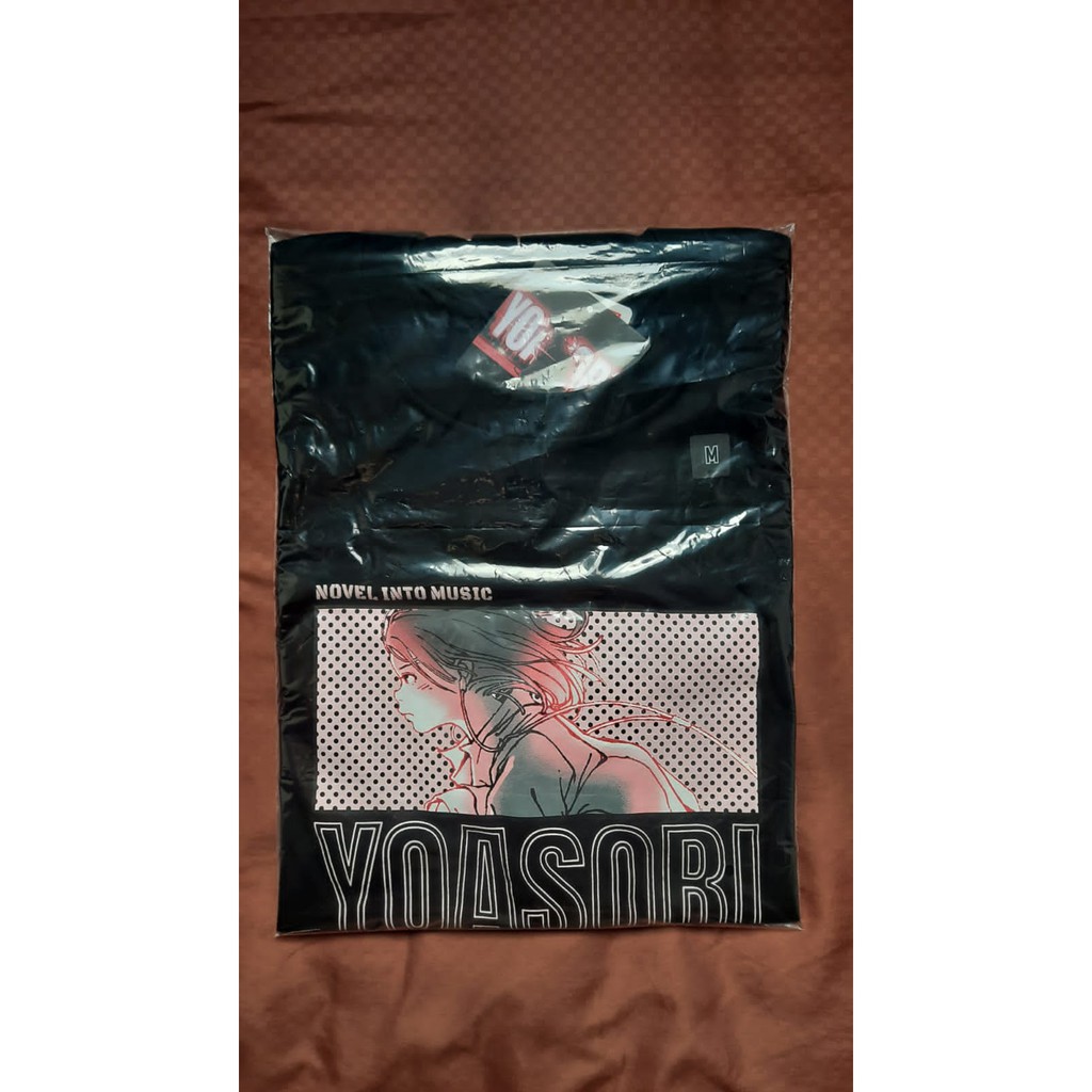 Uniqlo UT x Yoasobi T-Shirt Kaos Pria Wanita Unisex (Size M)