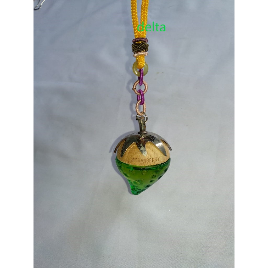 Parfum Gantung mobil Strawberry dari kayu besi chrome kaca