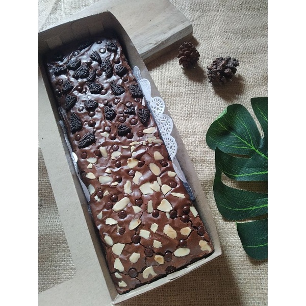 

Fudgy brownies / brownies panggang / brownies oreo / brownies almond