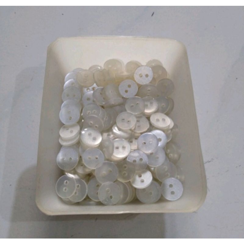 Kancing Kemeja kecil