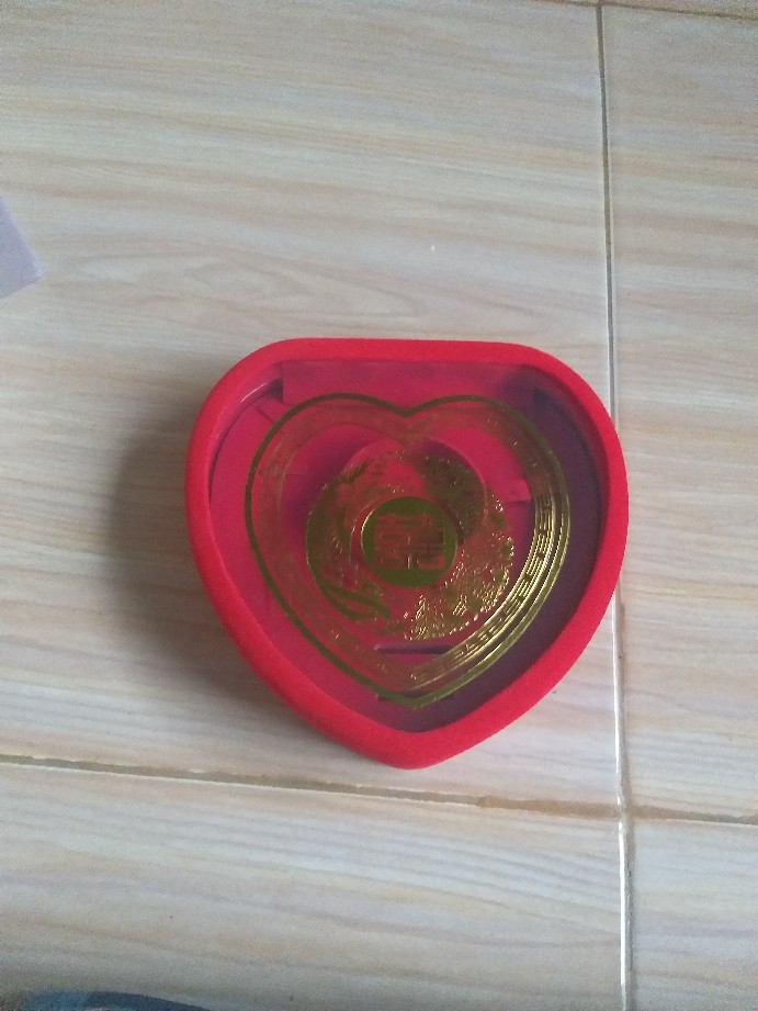 Set Kotak Perhiasan Bentuk Love List Emas