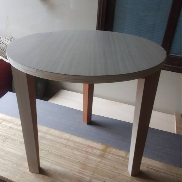 Meja kafe kecil berkualitas