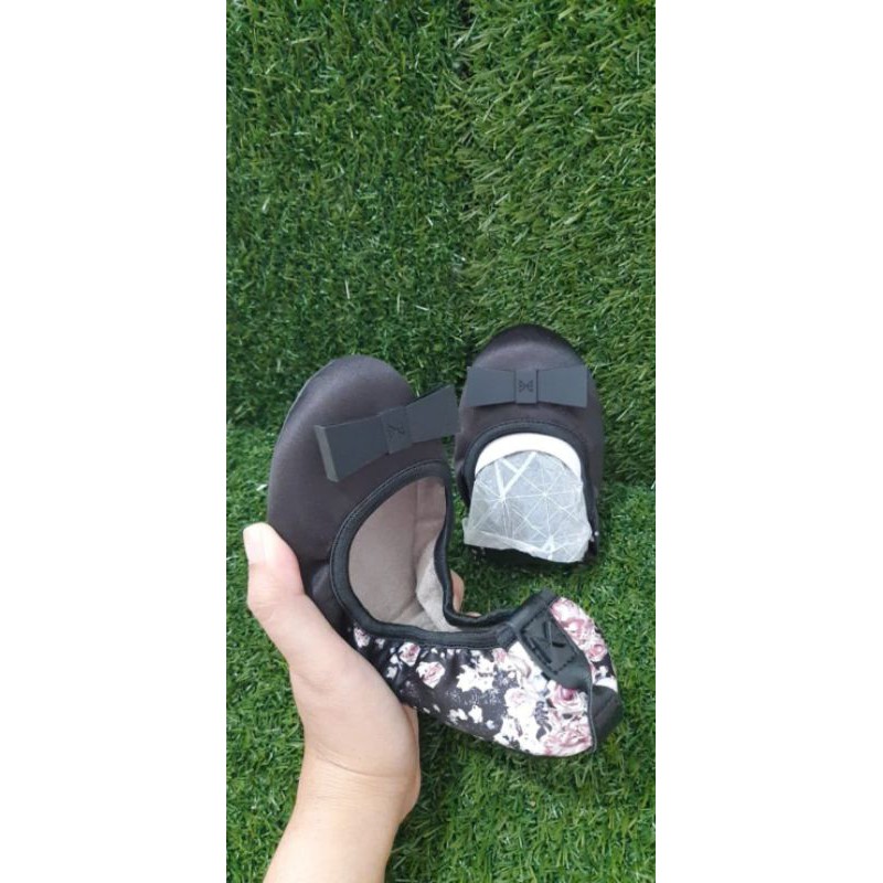 Sepatu Butterfly Twist