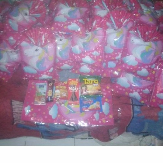 

bingkisan snack/jajanan/souvenir ulang tahun