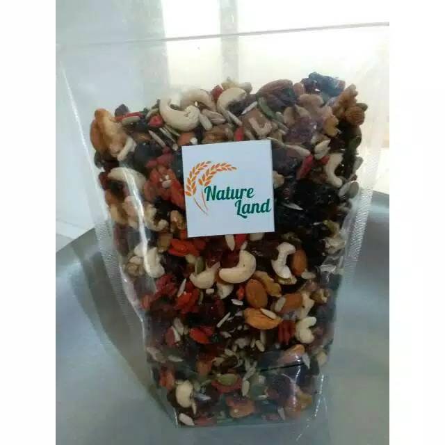 

ROASTED TRAIL MIX NUTS & FRUITS 1000GR