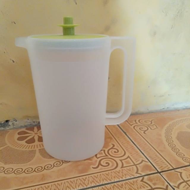 Pitcher Tupperware