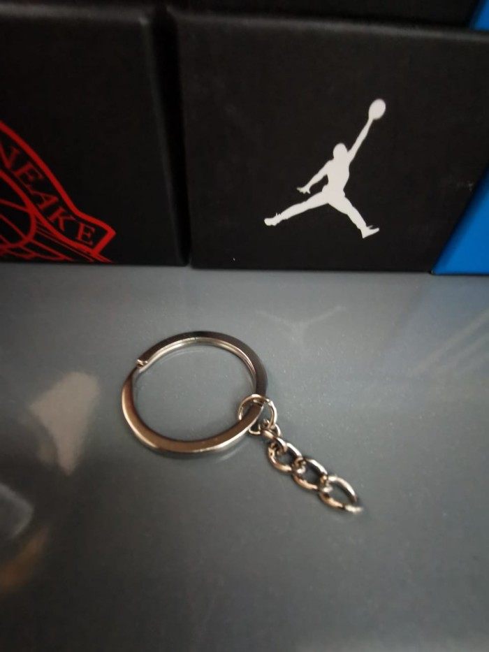 KEYCHAIN RING SILVER ORIGINAL SNEAKERS KEYCHAIN MINIATUR