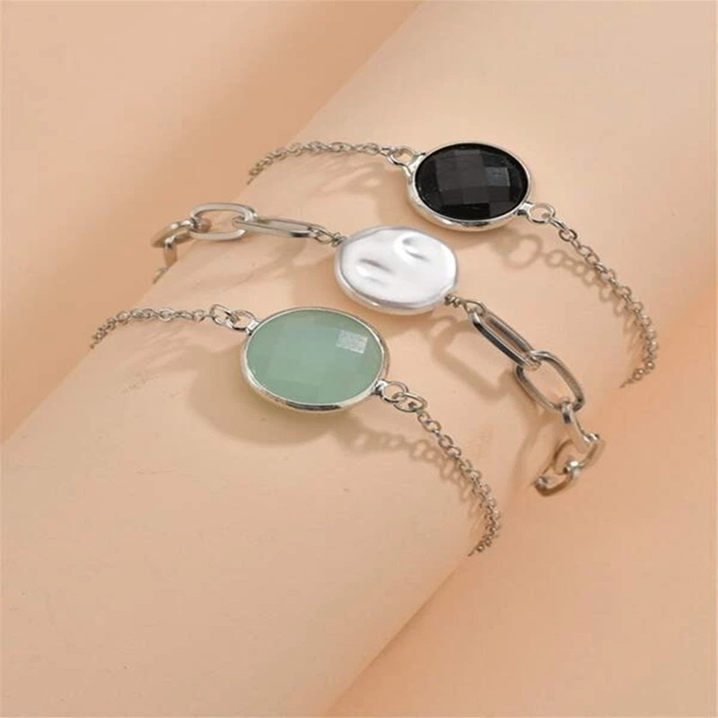 Set Gelang Multilayer Bahan Metal Aksen Kristal Mutiara Warna Hitam Gaya Retro Untuk Wanita