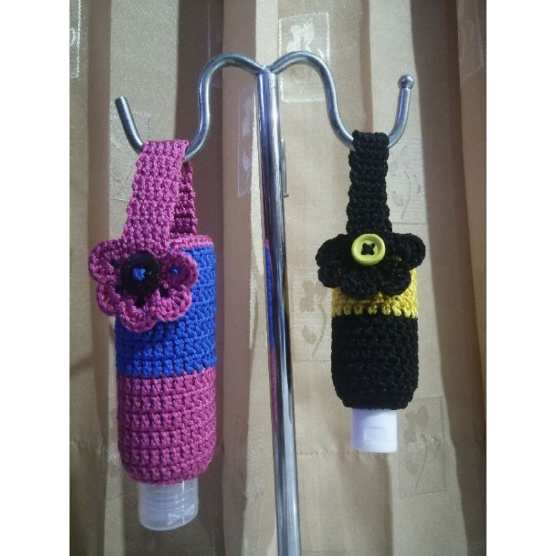 Cover / holder / gantungan hand sanitizer rajut gel/spray (60 ml)