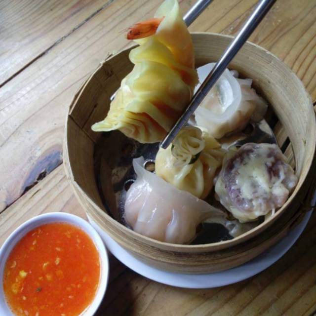 

Dimsum mix dimsum halal dimsum enak dengan bumbu sos yang beda