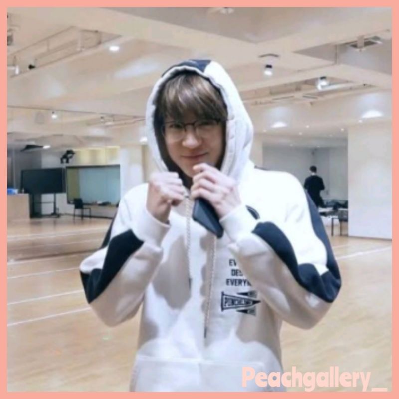 Jaket Hoodie "PUNCHLINE" JENO NCT PUTIH LIST HITAM SABLON DEPAN BELAKANG BESAR JUMPER KOREAN KPOP