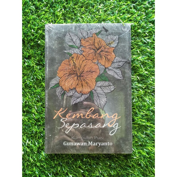 KEMBANG SEPASANG: Kumpulan Puisi