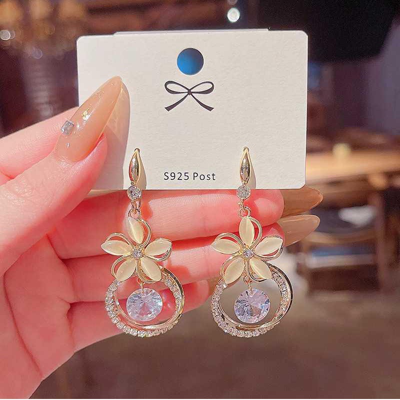 1 Pasang Anting Tusuk Gantung Desain Bunga Hias Opal + Berlian Imitasi Untuk Wanita