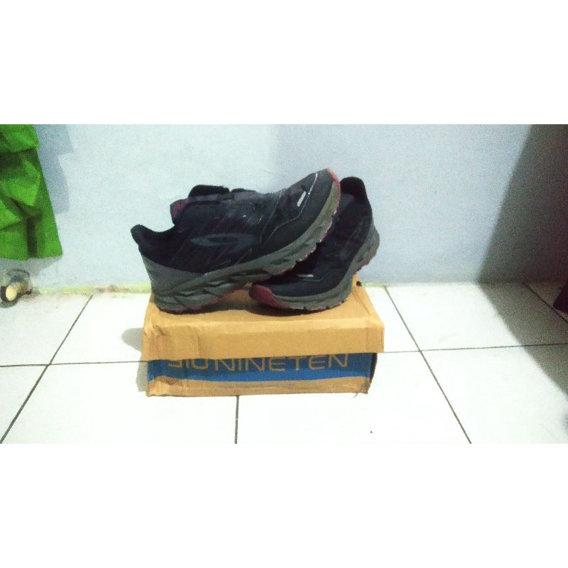 Sepatu 910 Yuza Evo Trail Running Second Mulus