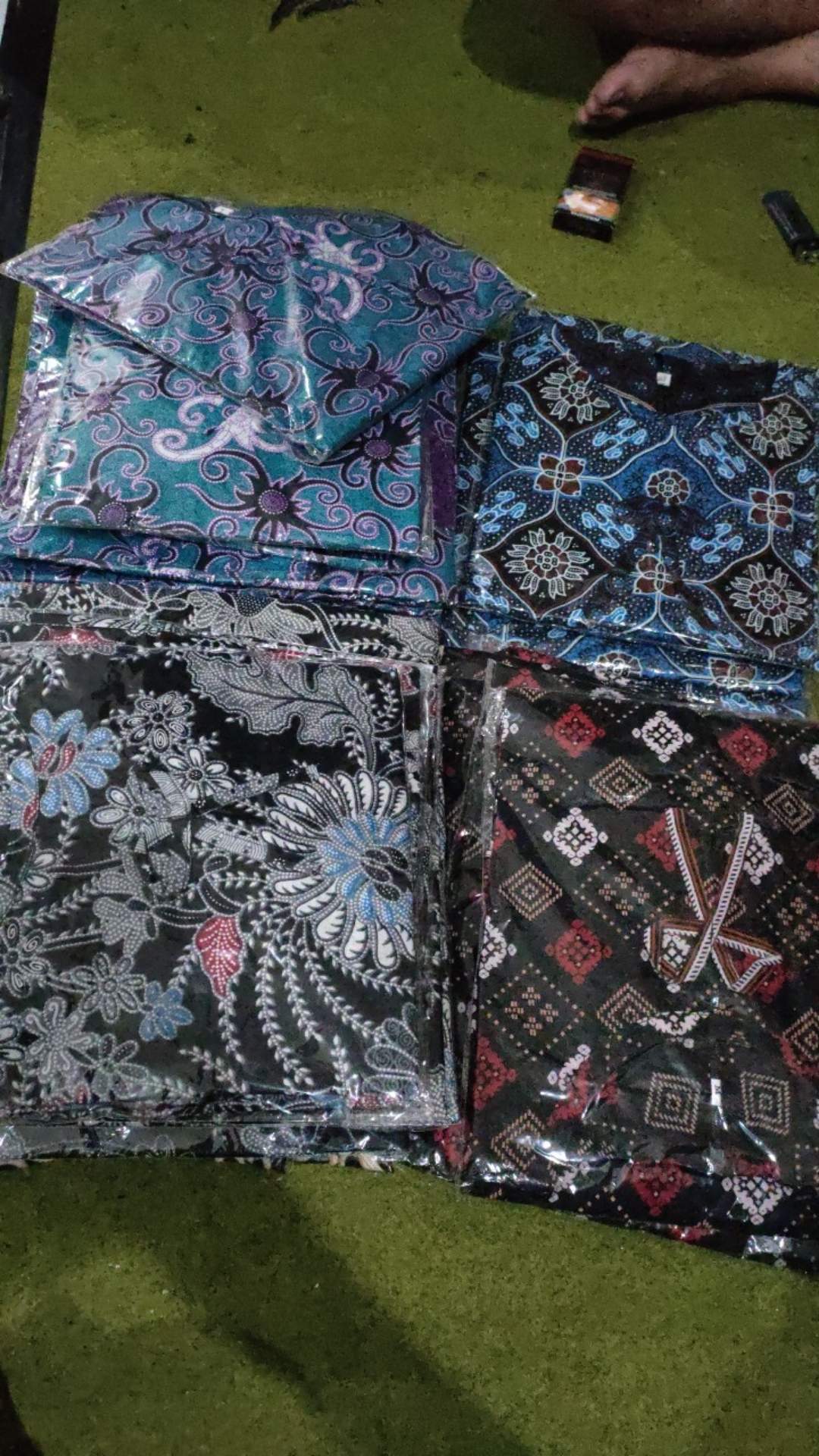 Maura Couple - Sania Ruffle Batik Couple Terlaris Kemeja Batik Lengan Pendek Dan Blouse Batik Wanita