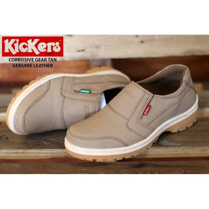 Unik sepatu pria kickers corosive 3 warna bahan kulit asli 38-44 france Berkualitas