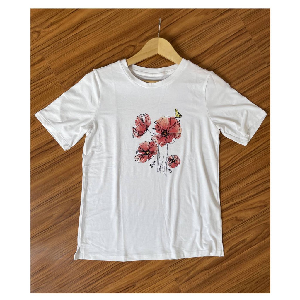 Uniqlo white poppy flower print crew neck soft tee