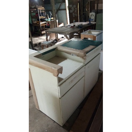 meja kasir . plywood finshing hpl