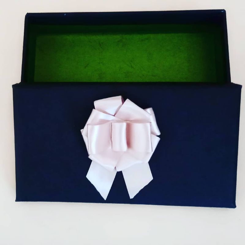 

KOTAK KADO / KOTAK HAMPERS / HADIAH / SOUVERNIR/ KERTAS KARTON / PADI / KERTAS BOARD / PITA SATIN