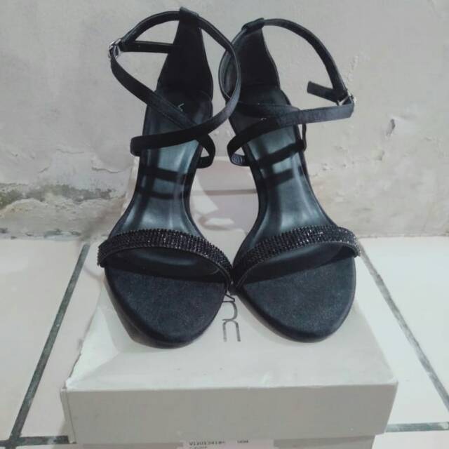 Sepatu wanita vnc