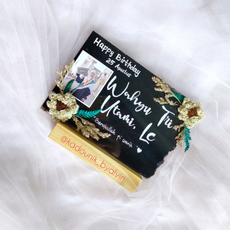 Kado Wisuda Akrilik Hand Lettering