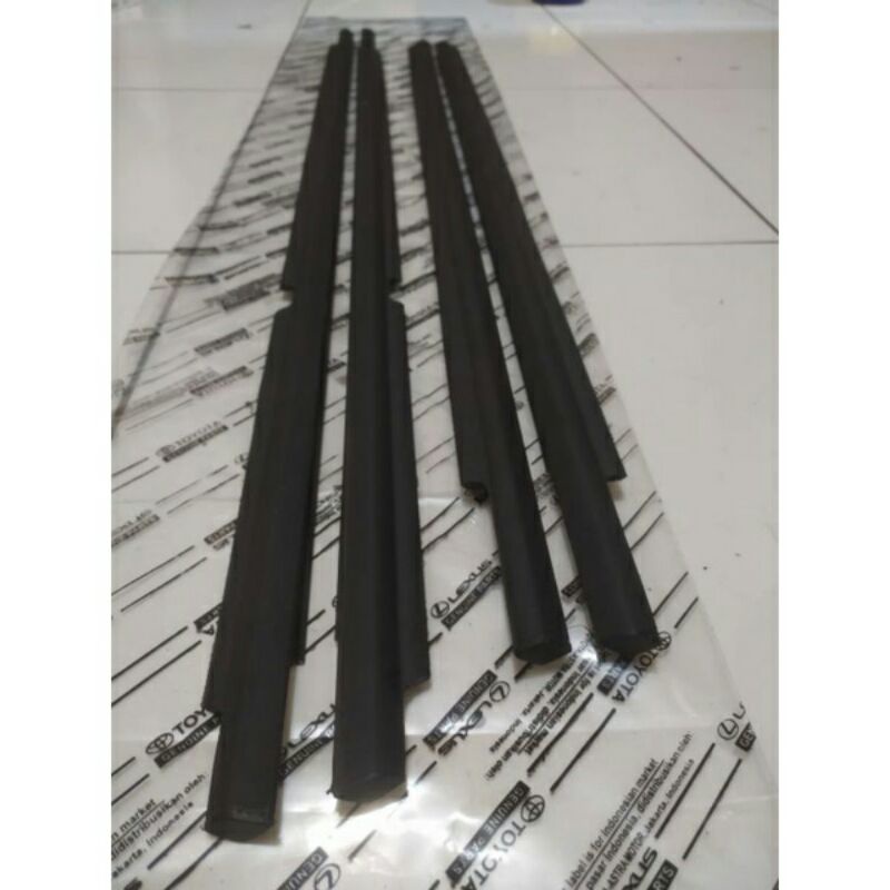 Watersrip Pelipit Kaca Innova Lama Hitam Original 2005 sampai 2015