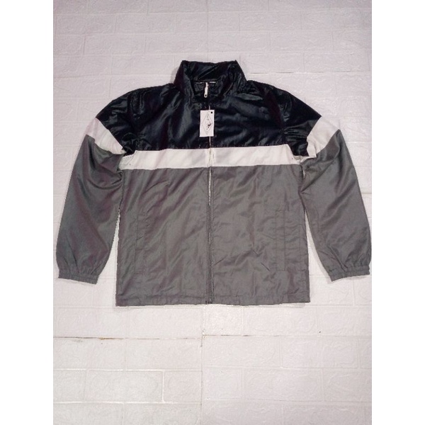 JAKET RUNNING UNIQLO