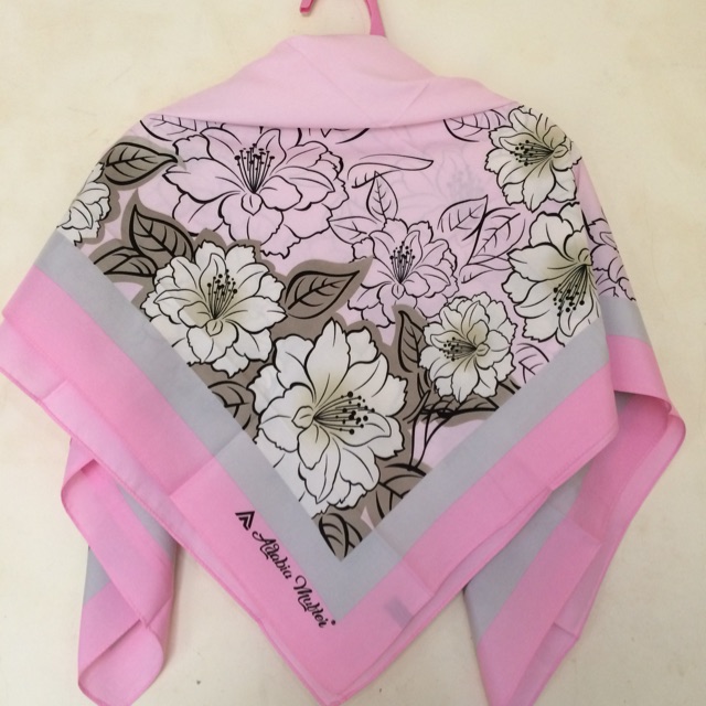 Hijab segiempat adabia