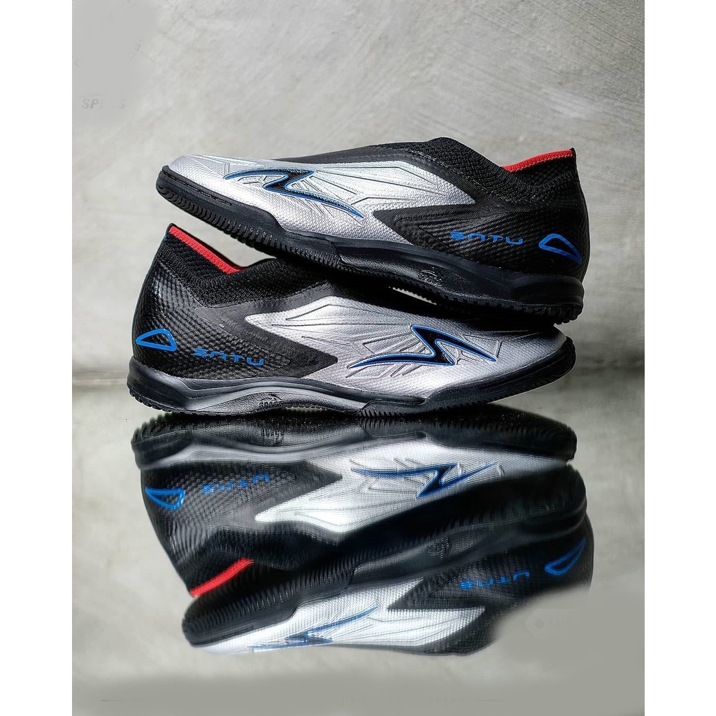 specs accelator satu elite silver black in sepatu futsal original