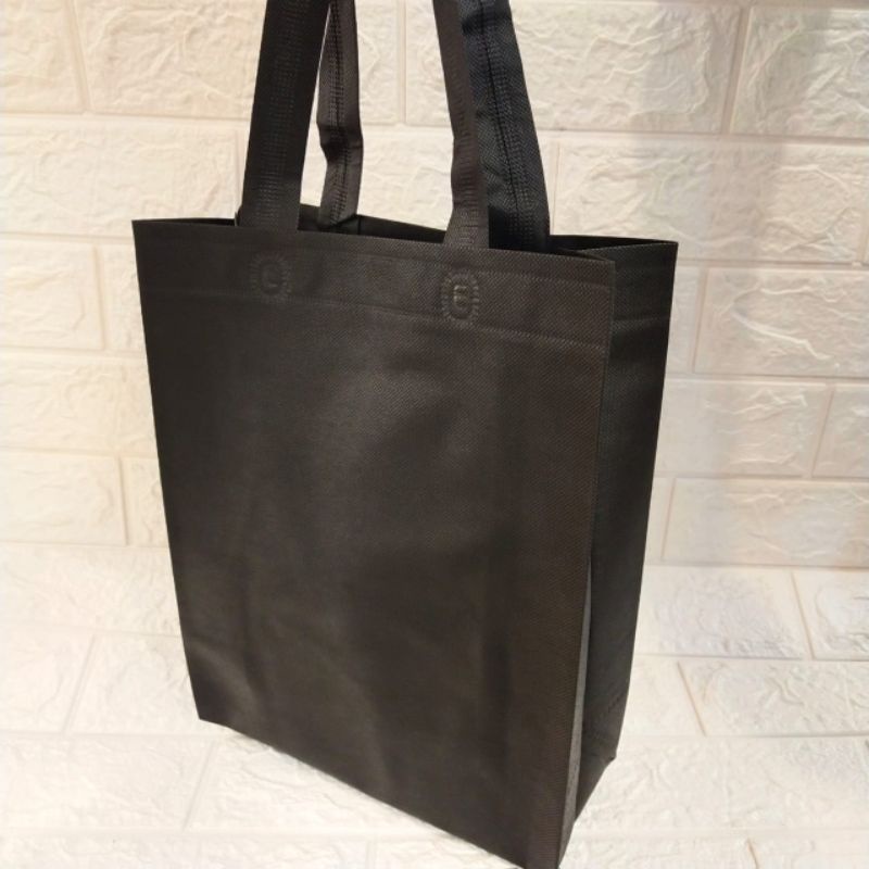 

GOODIE BAG UK.25x35x10cm BOX//TAS SPOUNDBOND 1 PAK ISI 12 pcs