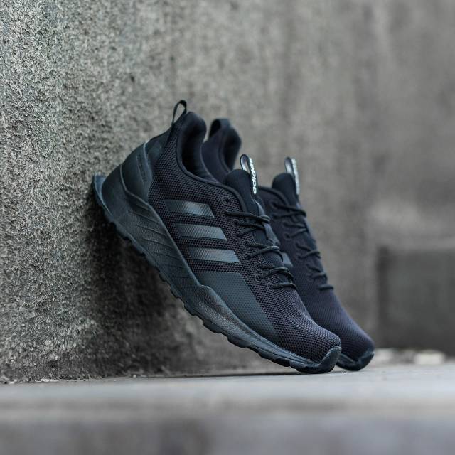 harga adidas questar trail