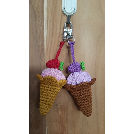 Gantungan kunci / tas es krim strawberry