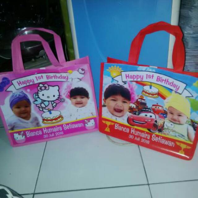

Tas Souvenir Ultah Kombinasi Gambar Kartun, Foto Anak dan Tulisan (Free Design Custome)