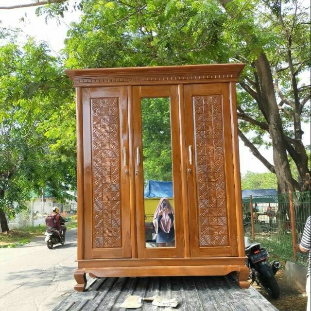 Lemari jati 3 pintu