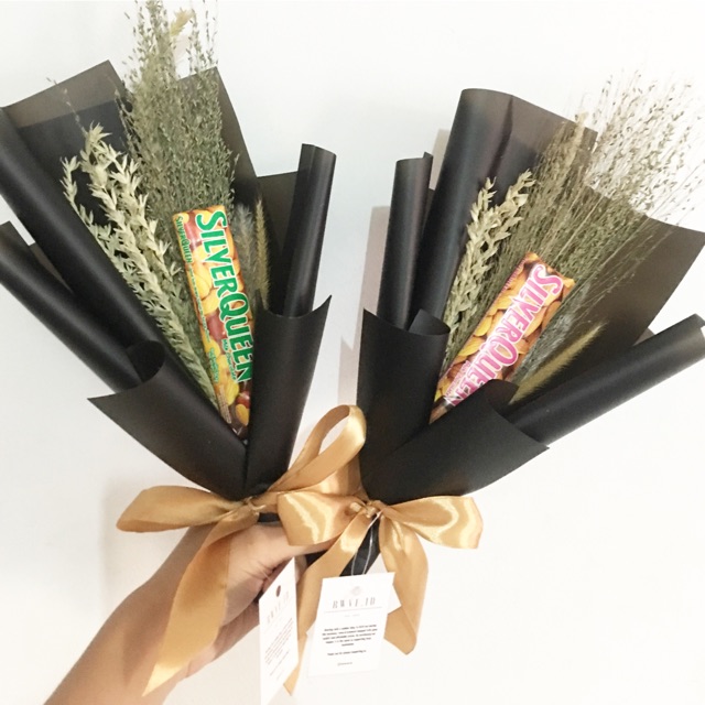

Bucket dried flower with mini chocolate