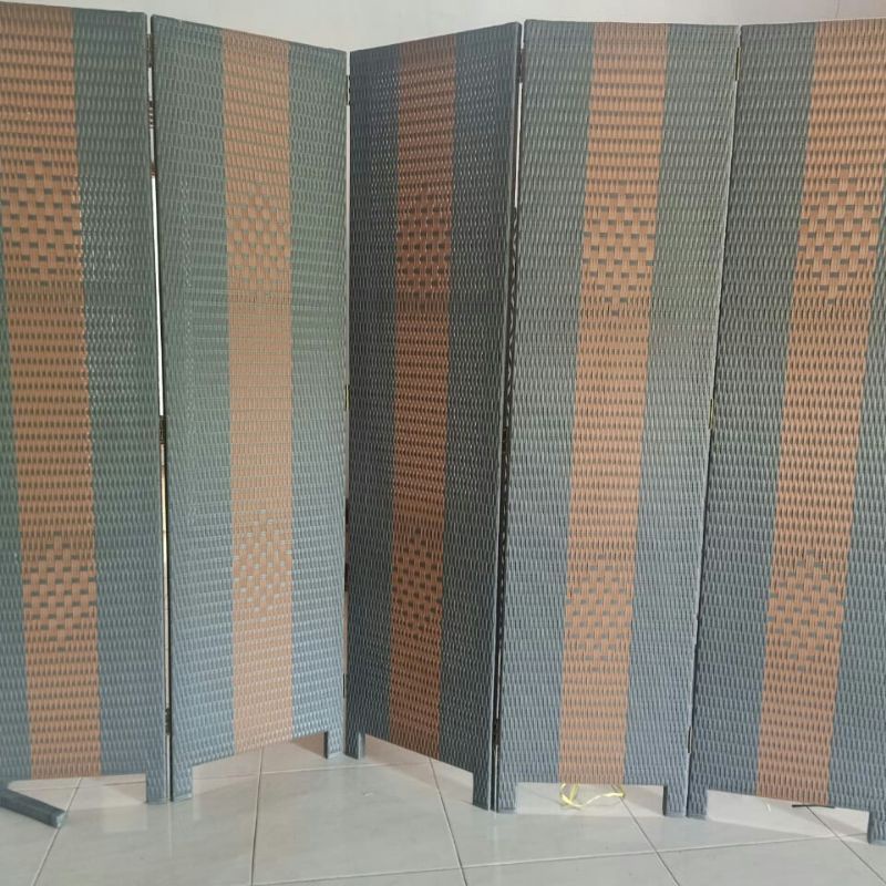 sketsel partisi penyekat ruangan rotan sintetis 5 pintu