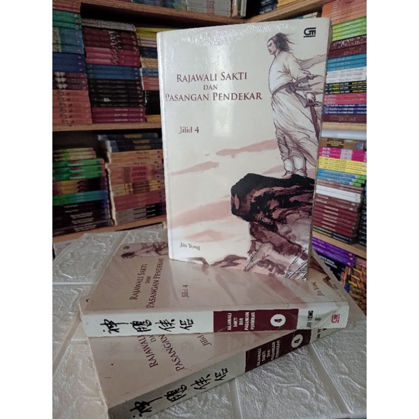 BUKU NOVEL FANTASI / NOVEL / NOVEL KLASIK / RAJAWALI SAKTI DAN PASANGAN PENDEKAR ( JILID 4 )