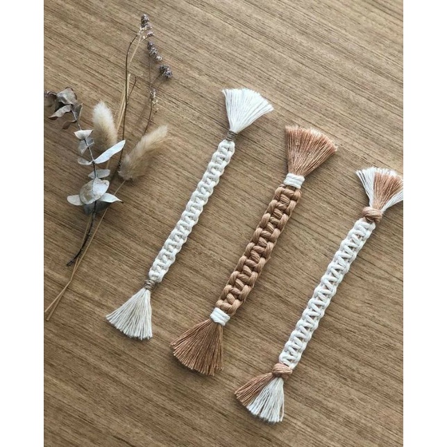 

Macrame pembatas buku
