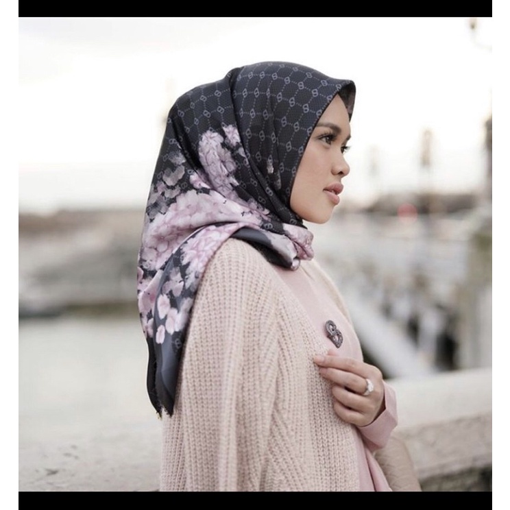 Hydrangea Noir buttonscarves