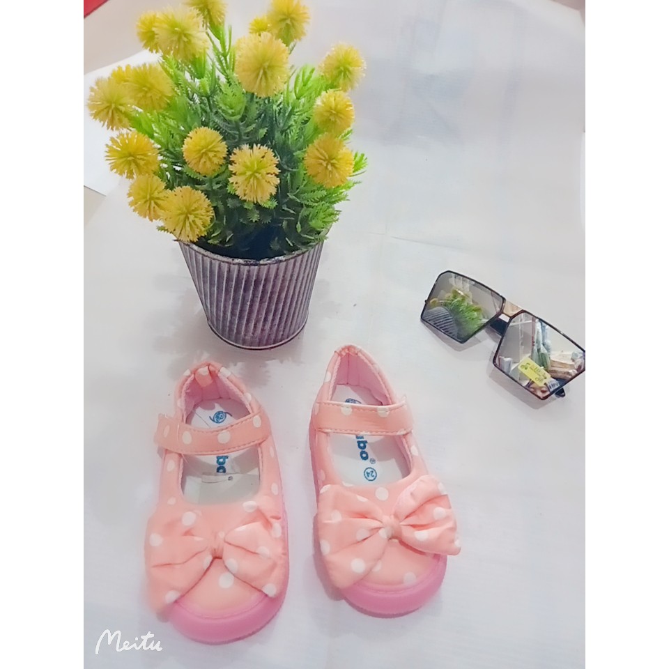 SEPATU ANAK CEWEK MEREK EKUBO