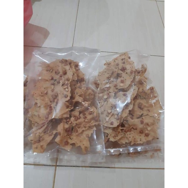 

keripik peyek/ keripik pisang / keripik ubi pedas manis