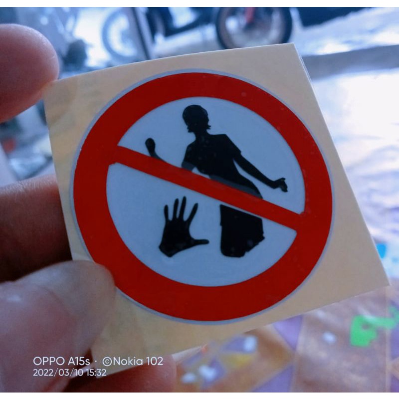 

STIKER CUTTING DI LARANG DI LARANG PEGANG PAYU DARA DI LARANG MESUM DI LARANG COLI