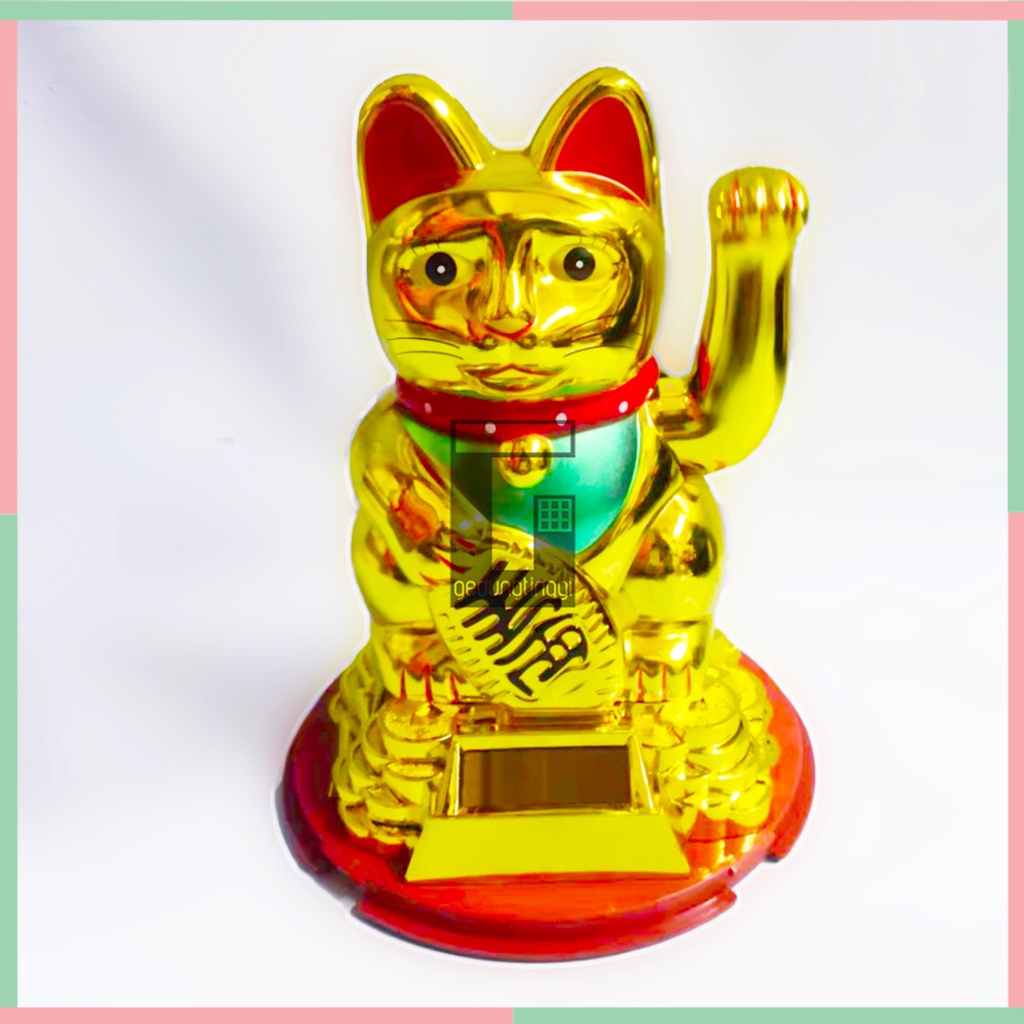 Boneka Patung Hiasan Dekorasi Pajangan Kucing Hoki Keberuntungan Lucky Cat Rejeki Maneki Neko Maneko Neki Emas Gold Tangan Gerak Goyang Baterai Batre Batrai Batrei Non Solar Listrik Jepang Cina China Meja Kasir Toko Size Ukuran Kecil Sedang Medium Besar